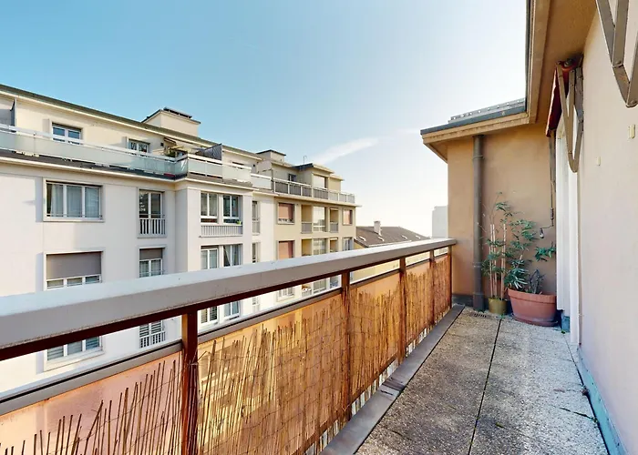 Bright Flat In The Heart Of アパート