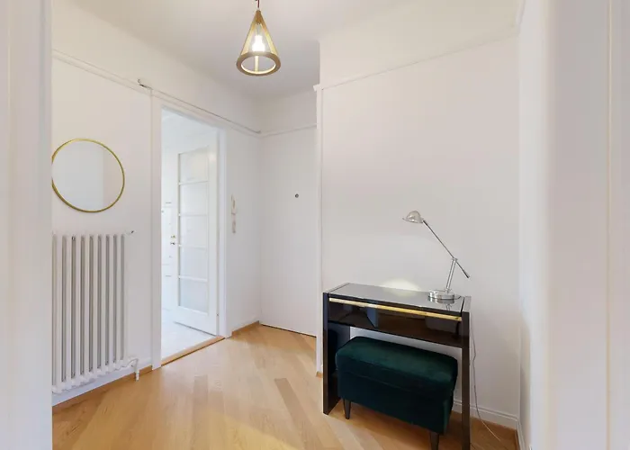 Bright Flat In The Heart Of * Lausana