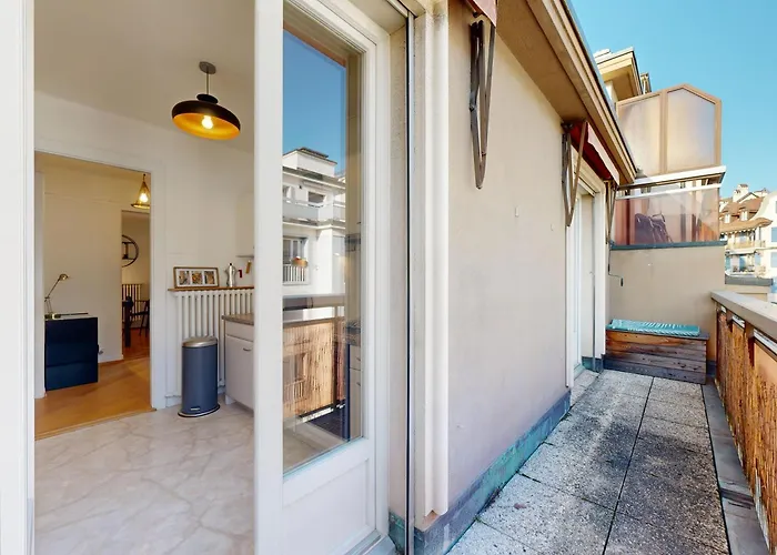 Bright Flat In The Heart Of *