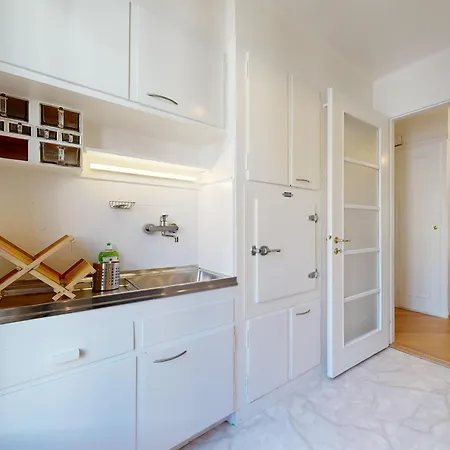 Bright Flat In The Heart Of شقة
