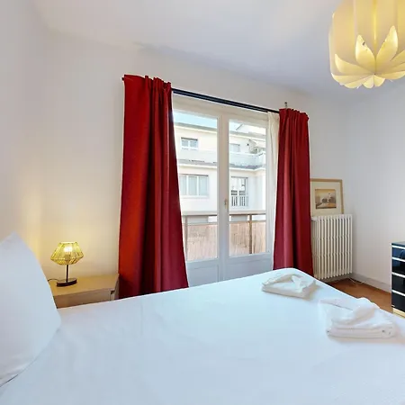 Bright Flat In The Heart Of لوزان