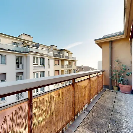 Bright Flat In The Heart Of شقة
