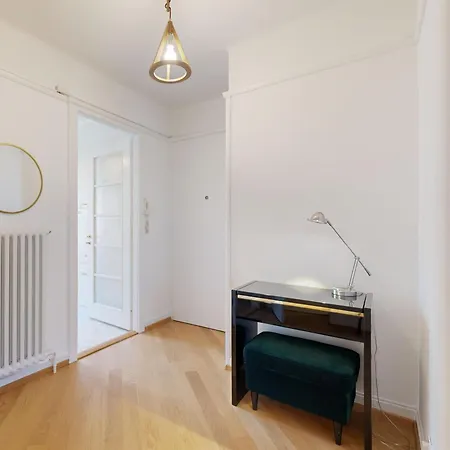 Bright Flat In The Heart Of * لوزان