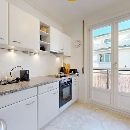 Bright Flat In The Heart Of لوزان